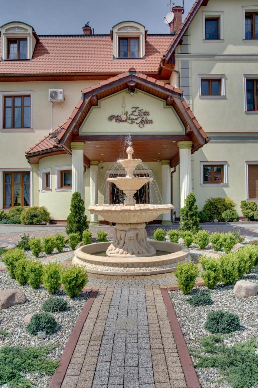 Zajazd Zlota Iglica Pogrzebien Exterior foto